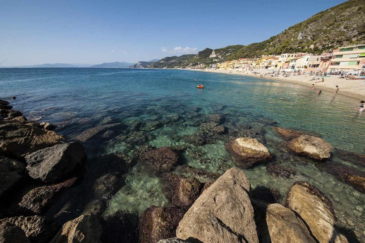 Le Torri Riviera Holiday Альбенга Экстерьер фото