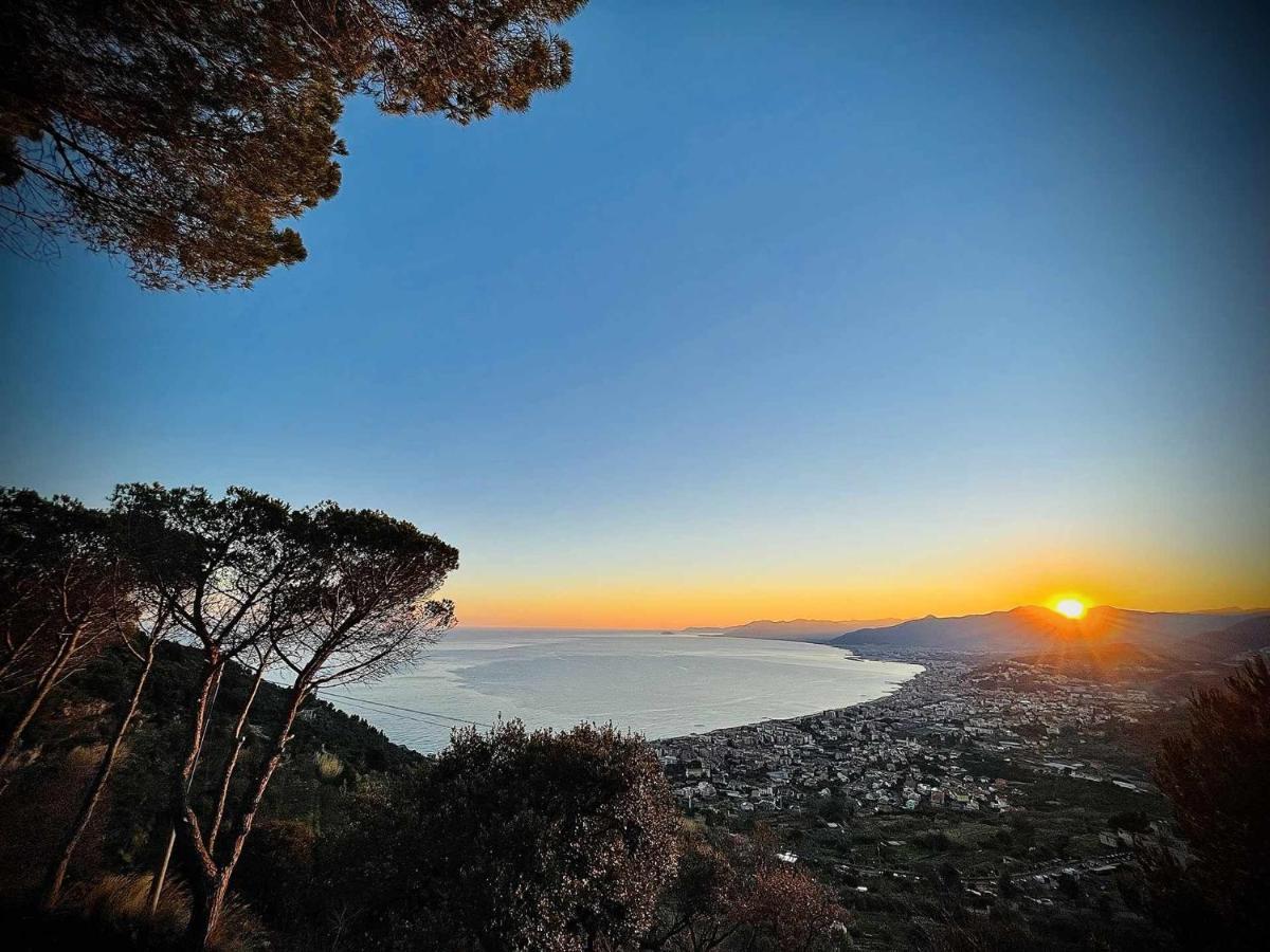 Le Torri Riviera Holiday Альбенга Экстерьер фото