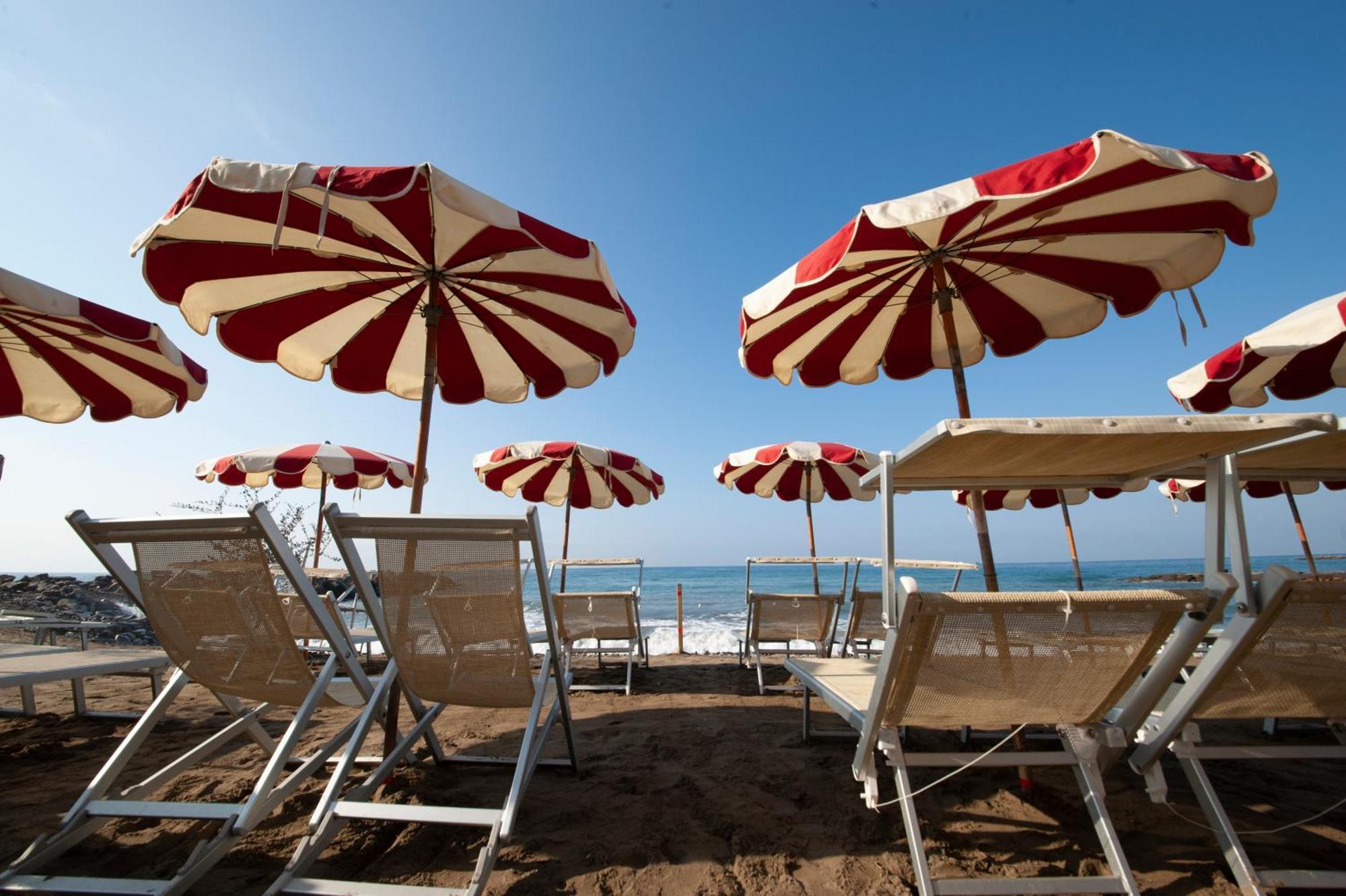 Le Torri Riviera Holiday Альбенга Экстерьер фото