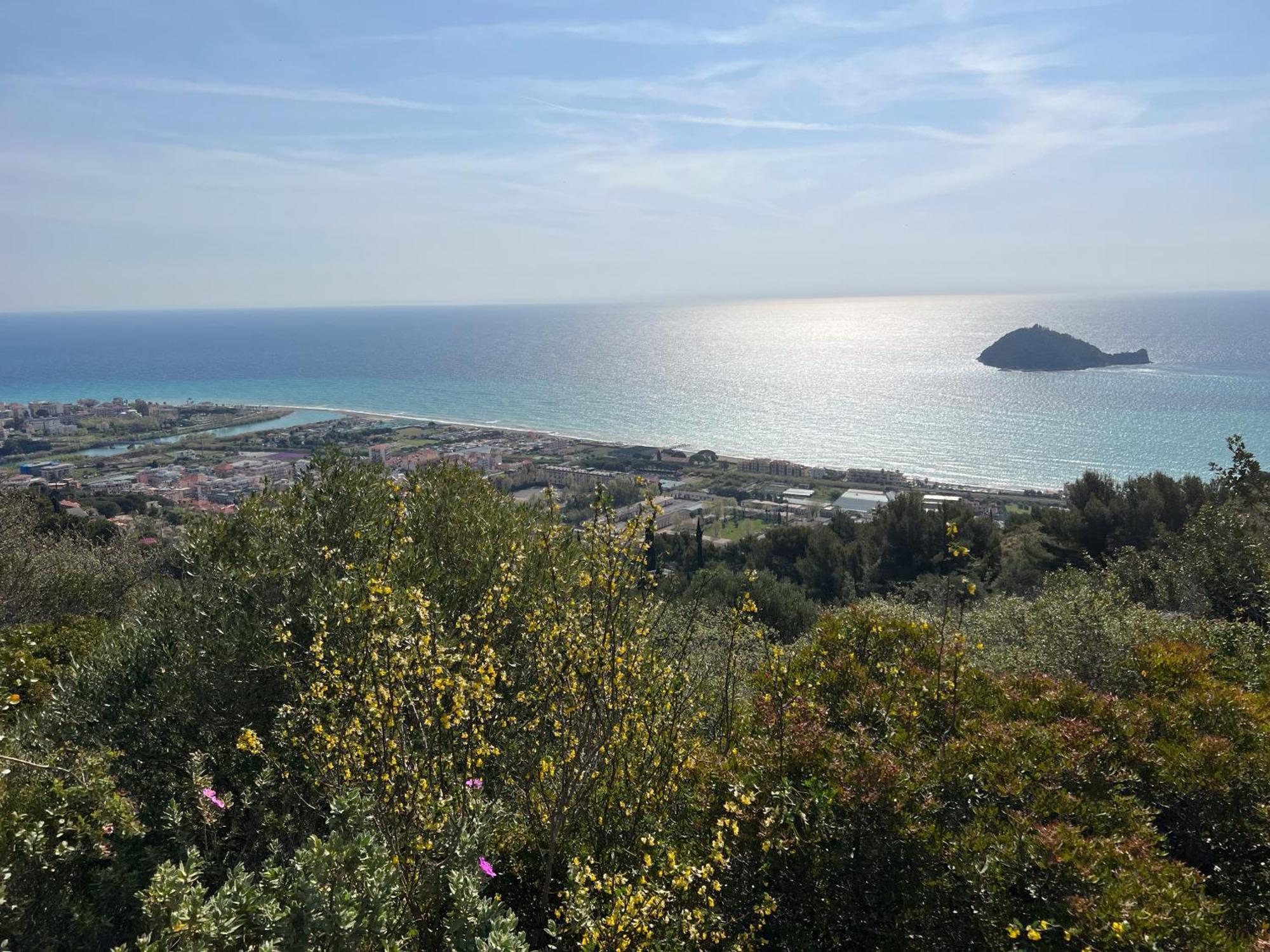 Le Torri Riviera Holiday Альбенга Экстерьер фото